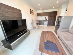 RENOVATED 1 Bedroom Condo in Park Lane